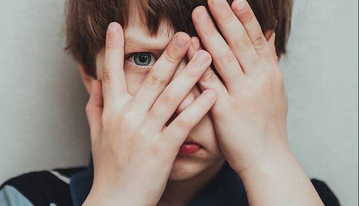 اخبار ناگوار با روان کودک چه می‌کند؟
