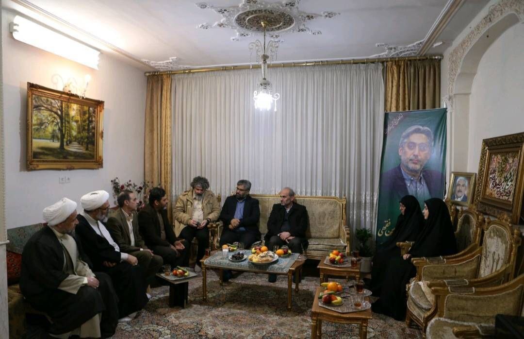 دیدار رئیس سازمان صداوسیما با خانواده شهید فقهی