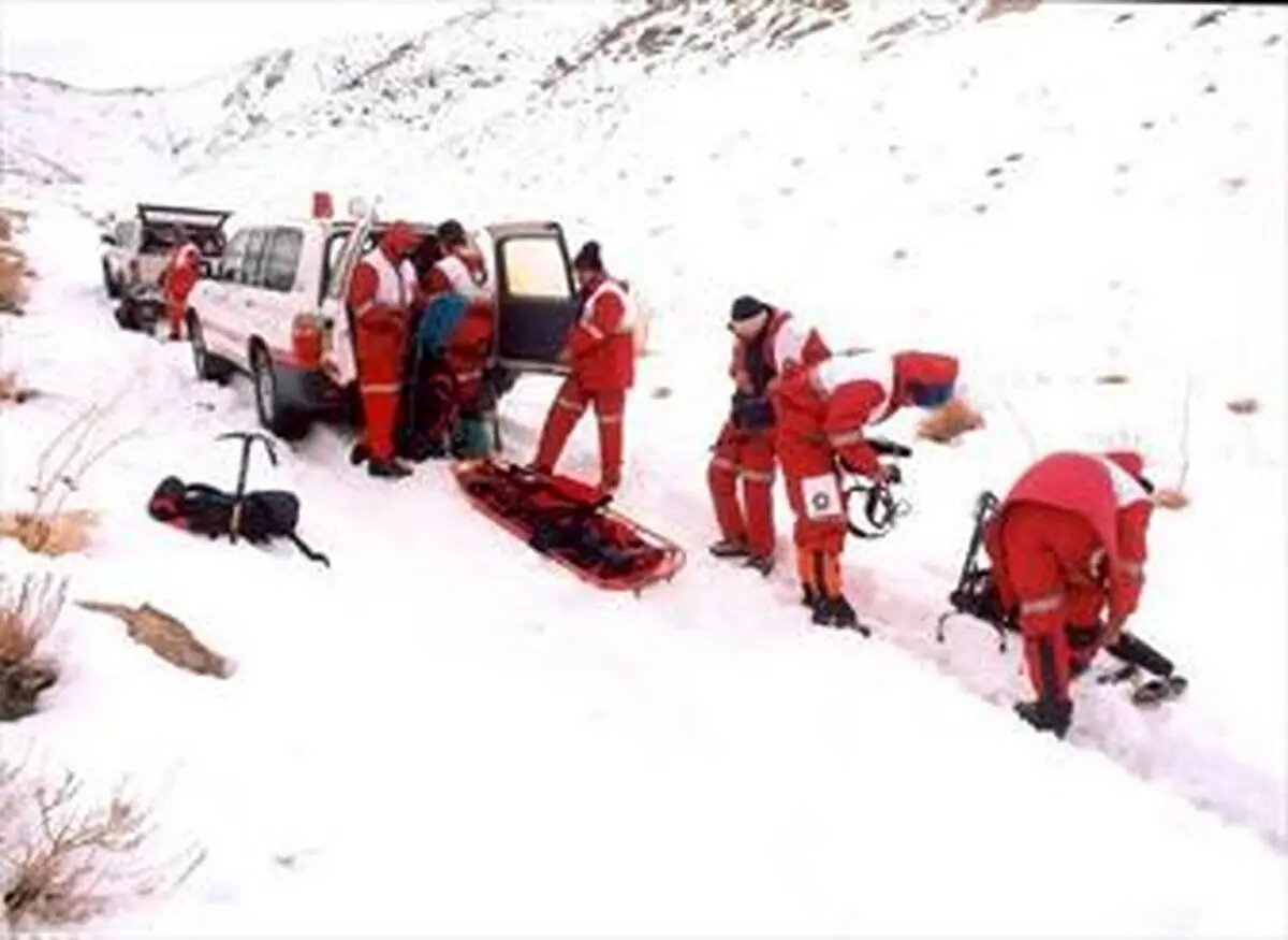 نجات مصدوم ارتفاعات آبیدر سنندج با تلاش نیروهای اروژانس