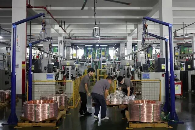 کارخانههای آسیا با خوشی به استقبال سال جدید رفتند