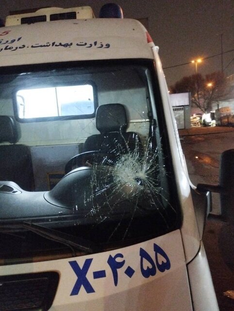 آسیب به آمبولانس توسط   معترضان در پایتخت   