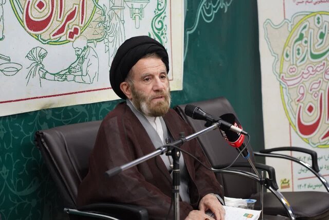 نماینده ولی فقیه در لرستان: انقلاب اسلامی ایران، ثمره مجاهدت و جانفشانی مردم است