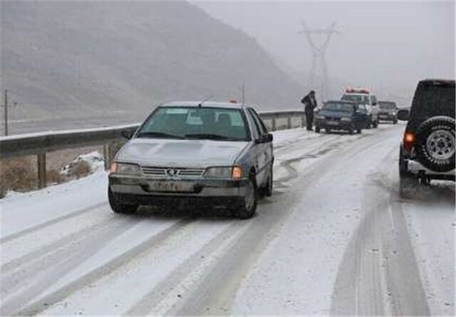 برفروبی ۴۹۶ کیلومتر از محورهای روستایی آذربایجان غربی