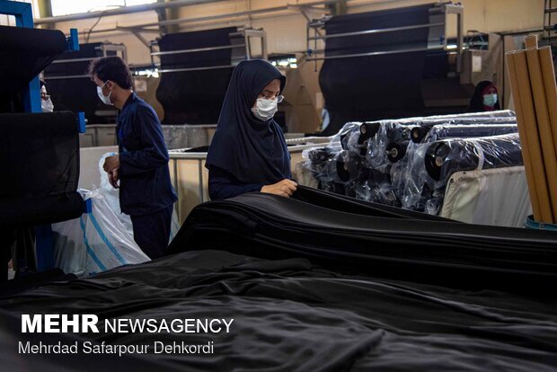 در بازار پارچه، نفوذی وجود دارد / موشک داریم اما پارچه نه!