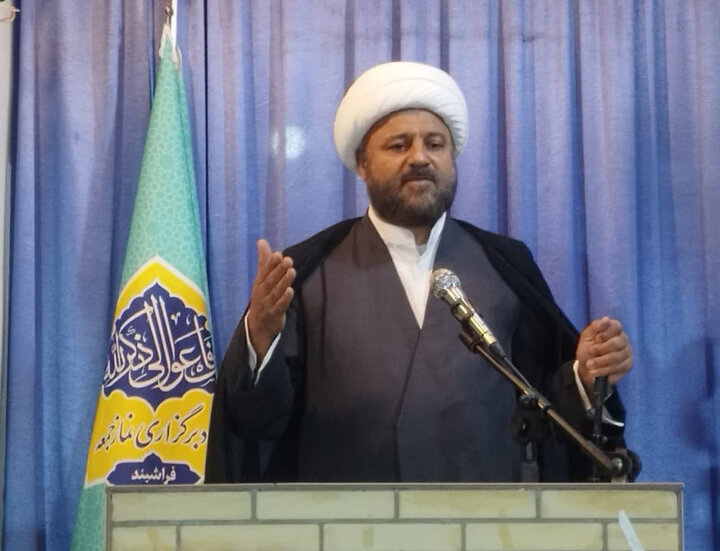 امام جمعه فراشبند: عبادت کلید استواری در برابر فتنهها است
