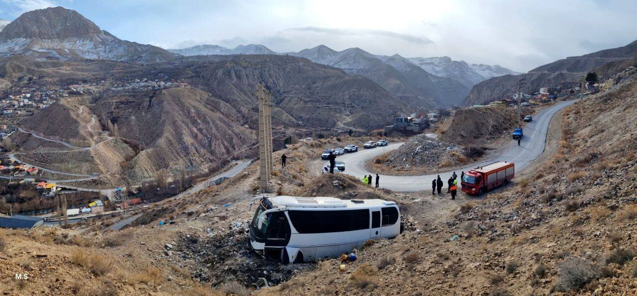 علت حادثه واژگونی اتوبوس در محور هراز مشخص شد+عکس