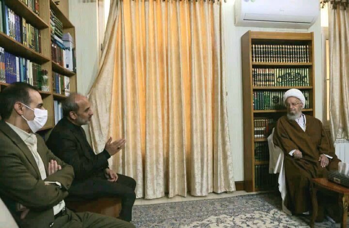 آیت الله مکارم شیرازی: گرانی ها از دغدغههای جدی جامعه است