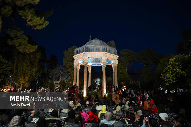 در عصر حافظ شیرازی،ریاکاری به یک استراتژی بقا و «نردبان ترقی» تبدیل شد