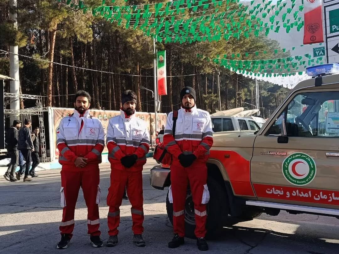 خدمت رسانی نیروهای هلالاحمر کرمان به زائران حاج قاسم