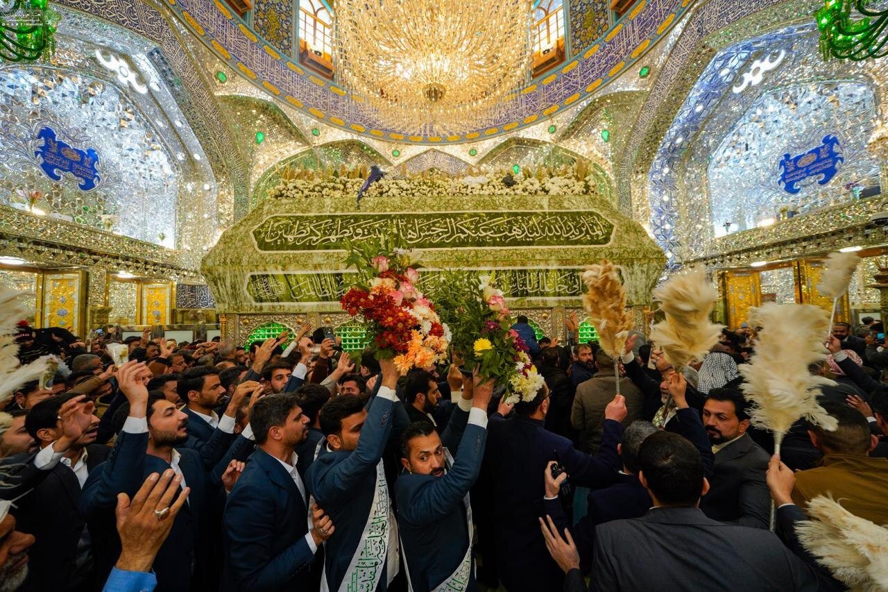 عکس/ گلباران حرم امام علی علیه السلام در نجف