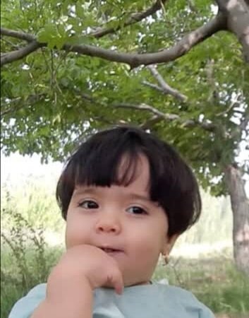 عکسهای دیده نشده از دختر «کاپشن صورتی»، کوچکترین شهید حمله تروریستی کرمان