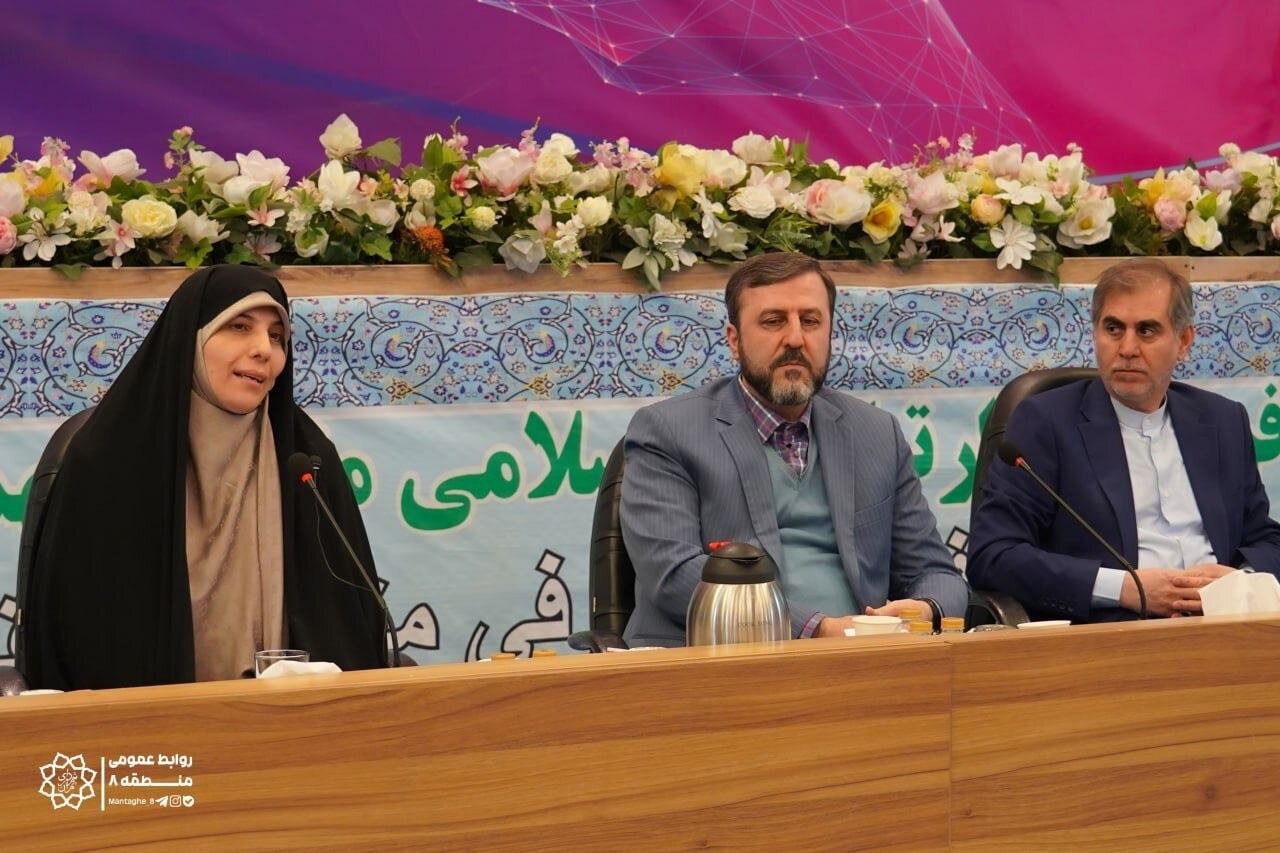 شهردار منطقه۸ تهران «جایزه صلح» گرفت