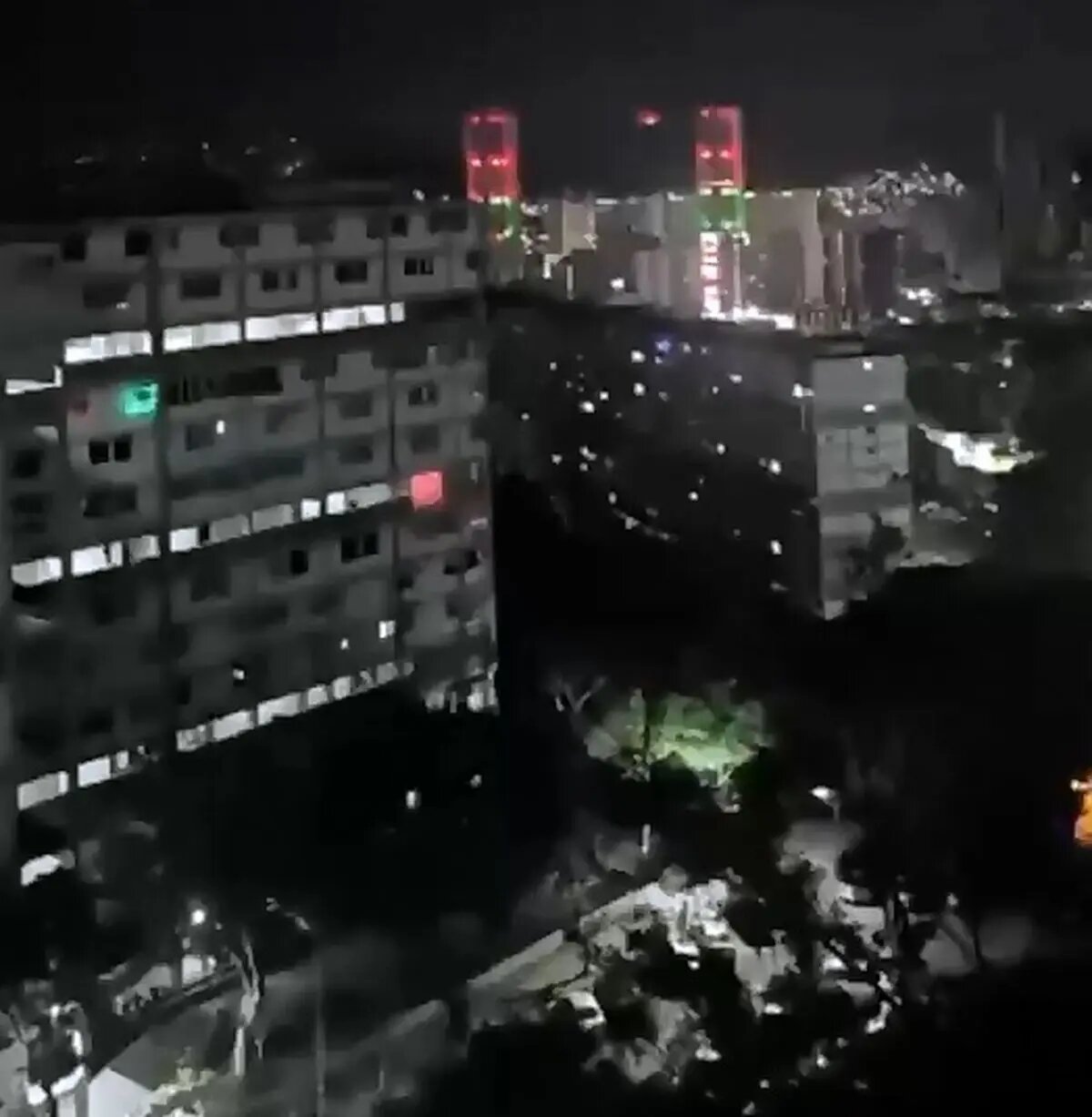 برخی رسانه‌های ونزوئلایی از حملۀ هوایی آمریکا به یک پایگاه هوایی در کاراکاس خبر می‌دهند + فیلم