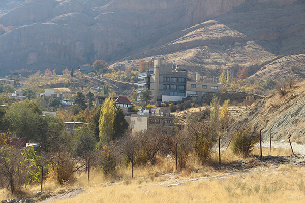 ساختوسازها روستای «قلات» را خفه کرد! + عکس