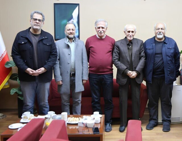 دیدار با تهیهکننده «کفشهای میرزا نوروز» و «شاید وقتی دیگر»