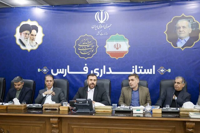 استاندار فارس: اجازه سوءاستفاده دشمن از مسائل اقتصادی را ندهیم/ تقویت نظارت بر بازار