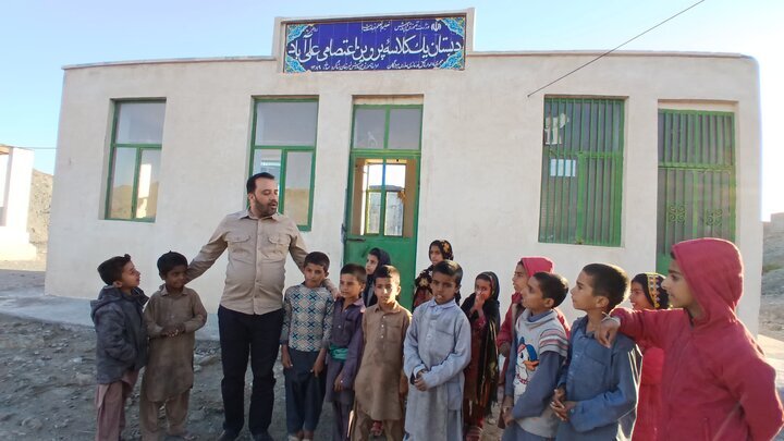 کمکهای معیشتی بین دانشآموزان روستاهای صعبالعبور بشاگرد توزیع شد