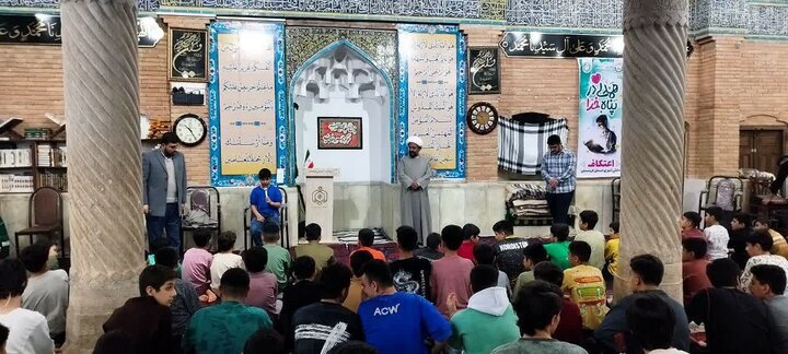 آغاز خلوت عاشقانه بندگان در خانه خدا؛ مسجد جامع سنندج میزبان معتکفین