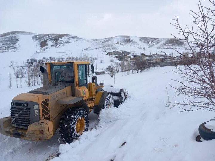آغاز عملیات گسترده برفروبی در بخش زیویه سقز؛ بازگشایی راه ۵۰ روستا