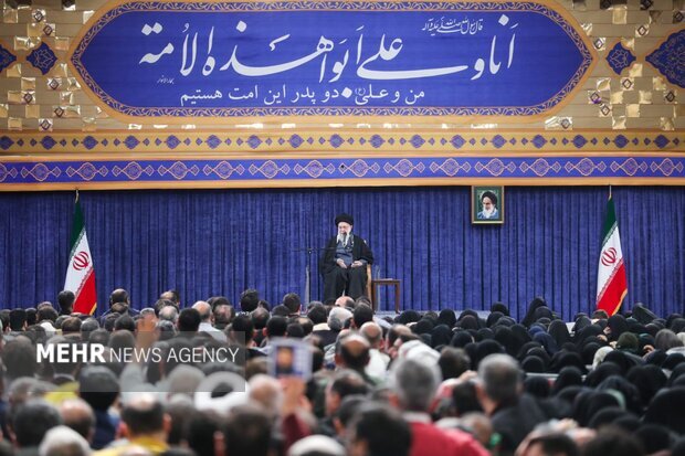 رهبر انقلاب: بازاریها وفادارترین قشر به نظام اسلامی هستند/ ر مقابل دش