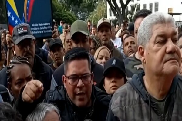 تظاهرکنندگان در کاراکاس: تا بازگشت مادورو خیابانها را ترک نخواهیم کرد
