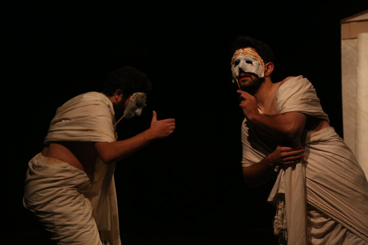 کارگردانی که تبدیل به دلقک شد؛ گفتند از پس اجرای این نمایش برنمی‌آیی!