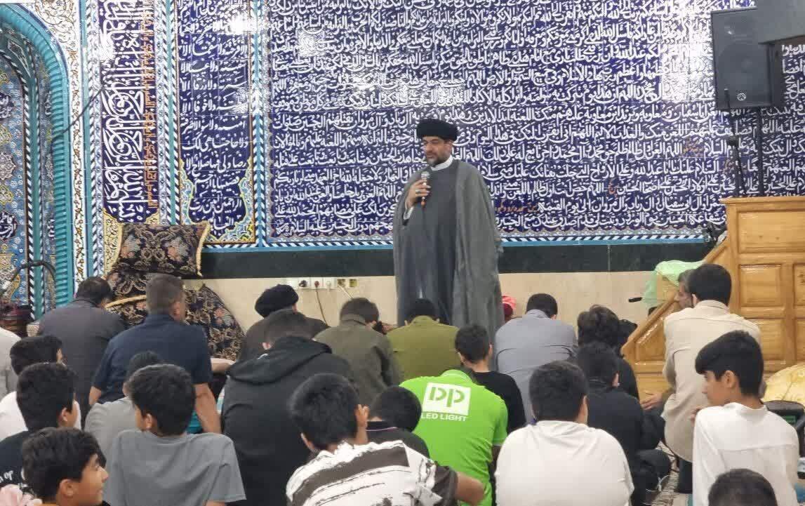آئین تجلیل از ۲ پدر شهید در گناوه برگزار شد