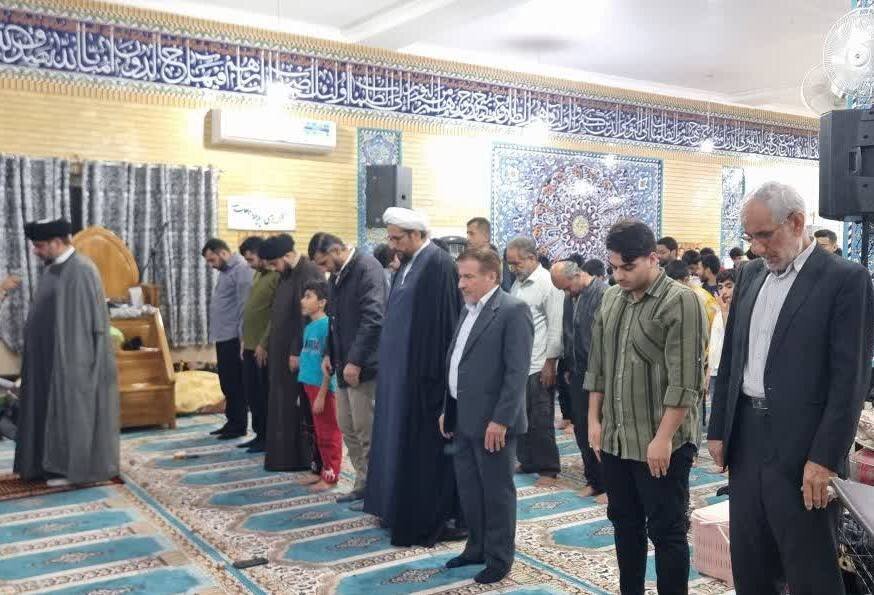 آئین تجلیل از ۲ پدر شهید در گناوه برگزار شد