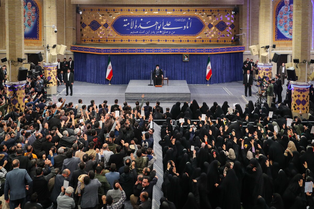 رهبر انقلاب: دستاورد جوانان ما چشم دنیا را متحیر کرده است / برخی در داخل پیشرفتها را پنهان میکنند+فیلم