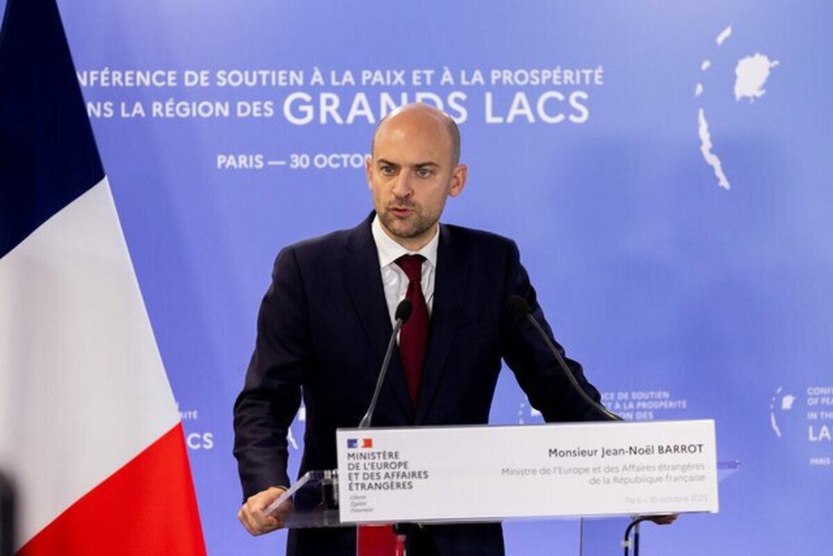 پاریس: هیچ راه‌حل سیاسی را نمی‌توان از خارج بر ونزوئلا تحمیل کرد