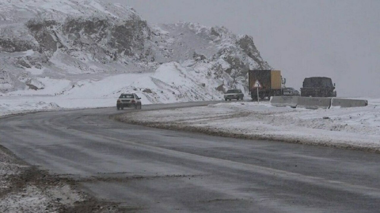 تردد روان در محورهای مواصلاتی کردستان با تلاش شبانهروزی راهداران