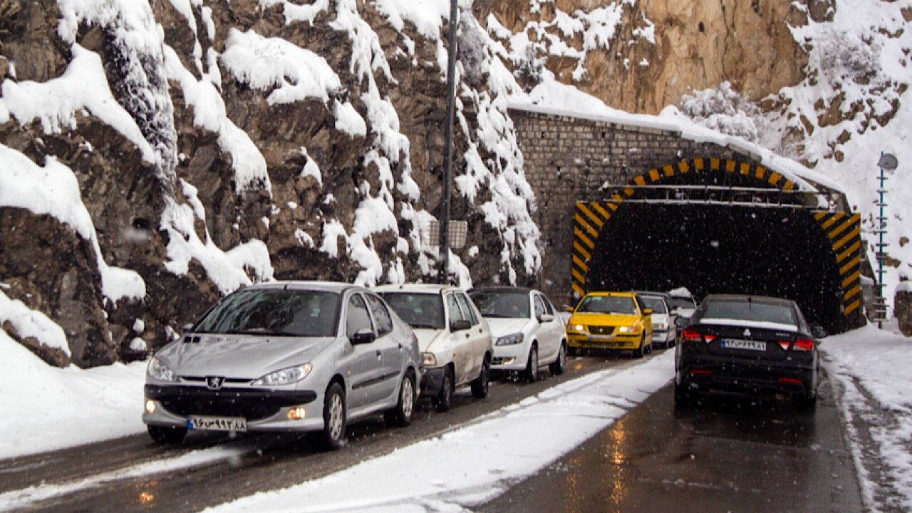 محدودیت تردد و الزام تجهیزات زمستانی در محورهای شمالی کشور