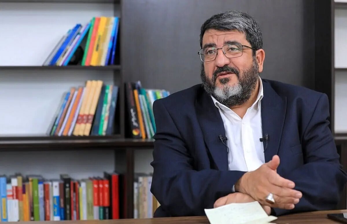 فواد ایزدی: کسانی که میگویند پزشکیان با ترامپ گفتگو کند، از عاقبت مادورو درس بگیرند