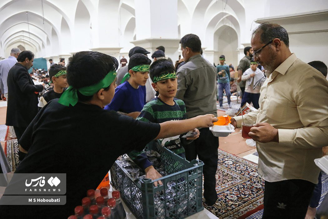 خلوت با خدا در قلب دارالعباده