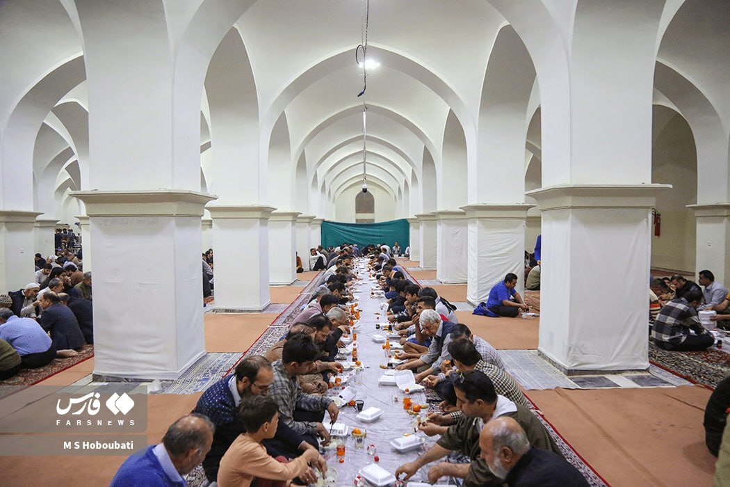 خلوت با خدا در قلب دارالعباده