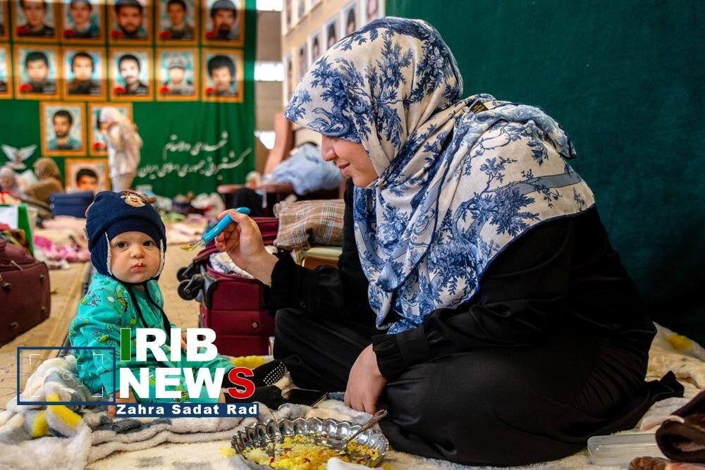 عکس/ اعتکاف مادر و فرزندی در مسجد شهدای کشتیرانی تهران