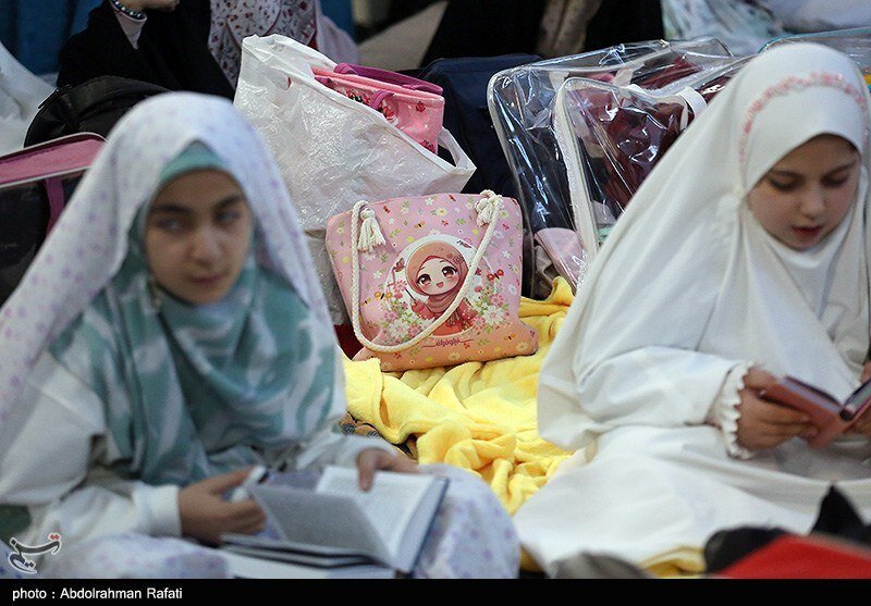 مراسم معنوی اعتکاف دختران دانش آموز درهمدان