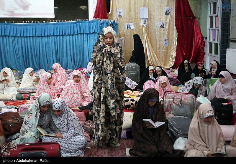 مراسم معنوی اعتکاف دختران دانش آموز درهمدان