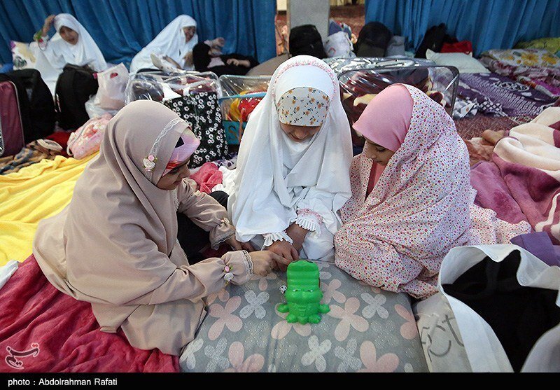 مراسم معنوی اعتکاف دختران دانش آموز درهمدان