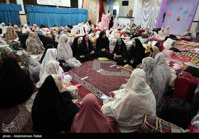 مراسم معنوی اعتکاف دختران دانش آموز درهمدان