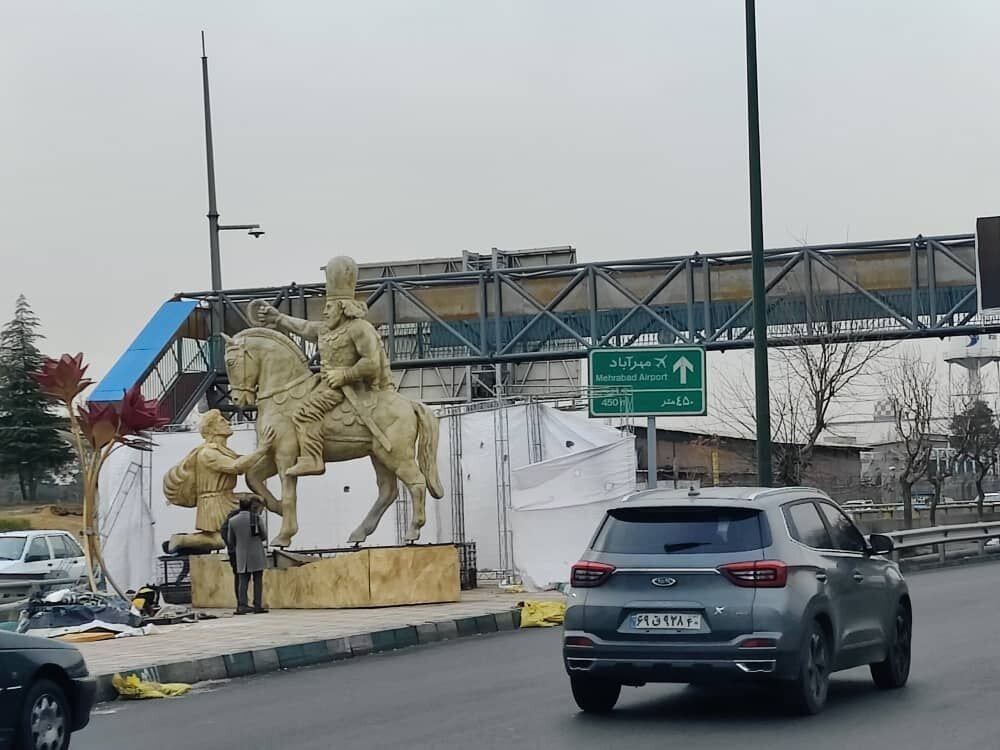 نصب مجسمه «شکست والرین» در ورودی غربی پابتخت