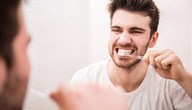 بعد از خوردن هر خوراکی، دندانهایتان را مسواک نزنید