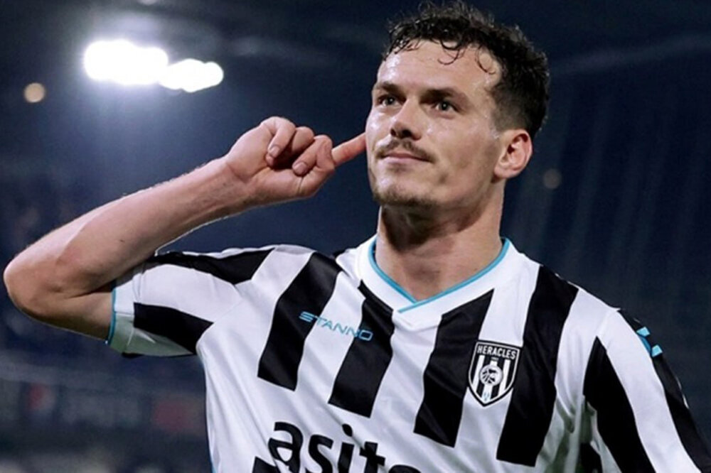 پرسپولیس ۹۰۰میلیارد برای مهاجم اروپایی کنار گذاشت | اوسمار: گزینه خودم را می‌خواهم