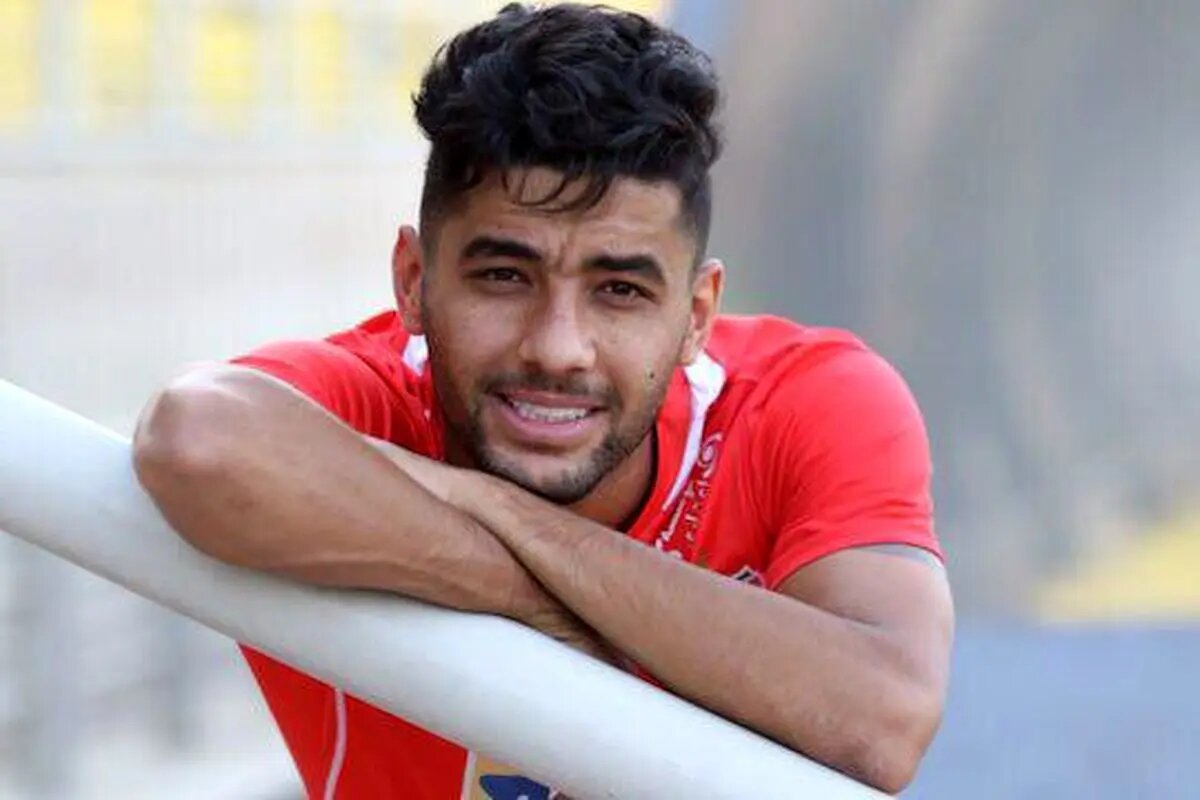 جذب مهاجم پرسپولیسی توسط سرمربی استقلالی!