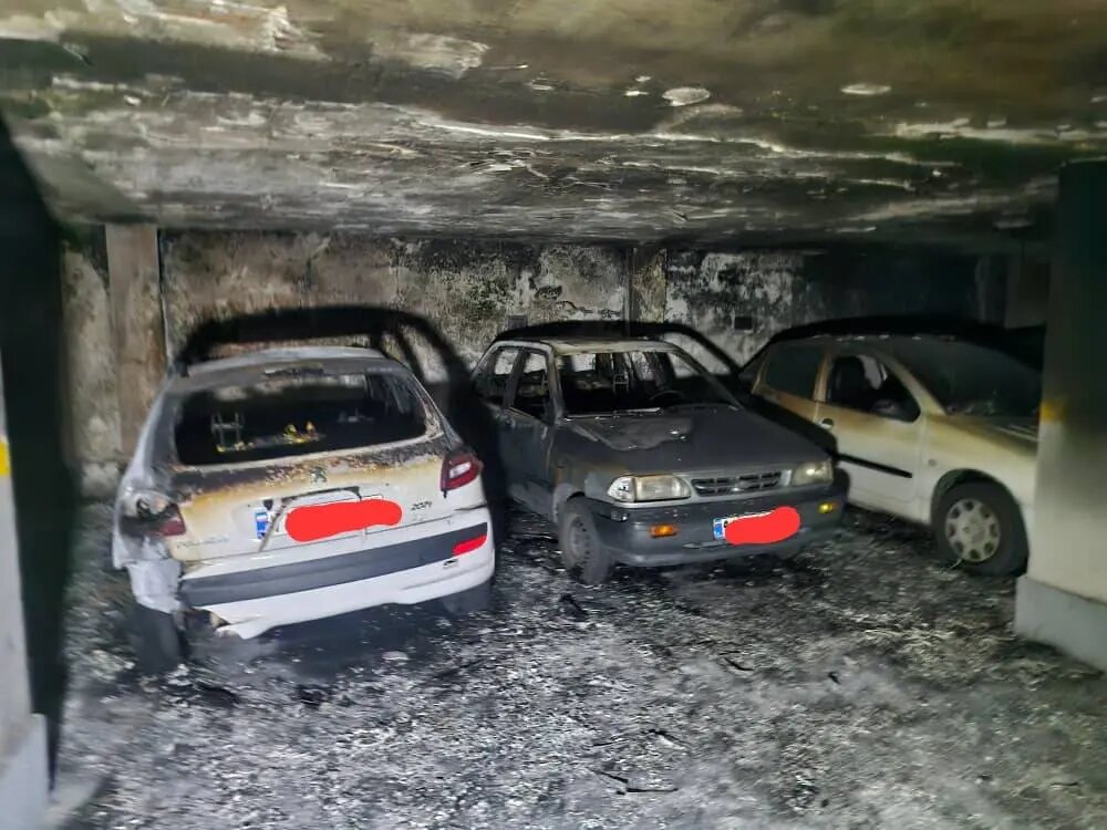 آتش‌سوزی پارکینگ یک ساختمان مسکونی در بزرگراه خرازی + عکس