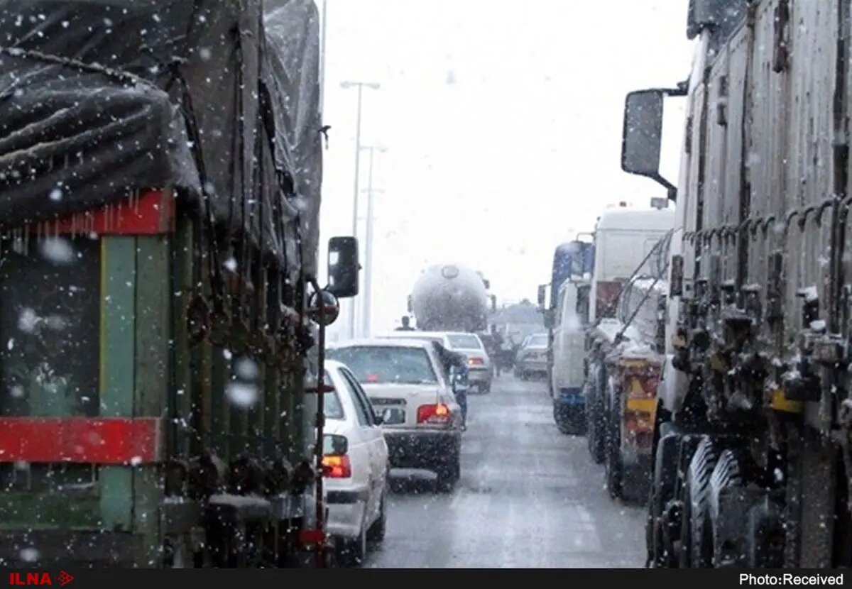 انسداد راههای 21 روستا در الموت بر اثر بارش برف