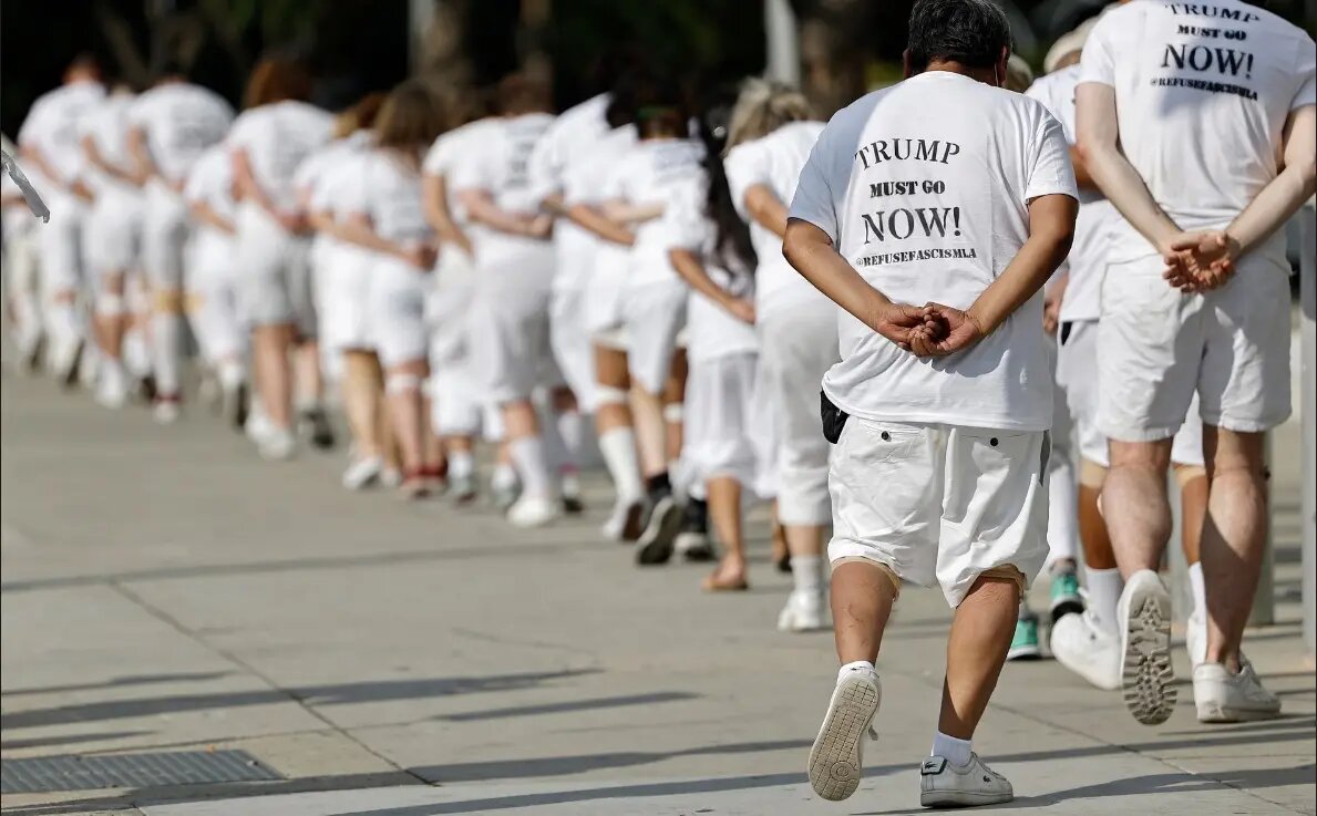 گزارشی تصویری‌تحلیلی از هنر اعتراض در آمریکا ۲۰۲۵/ نه به «ترامپ»؛ حمایت از غزه و فلسطین