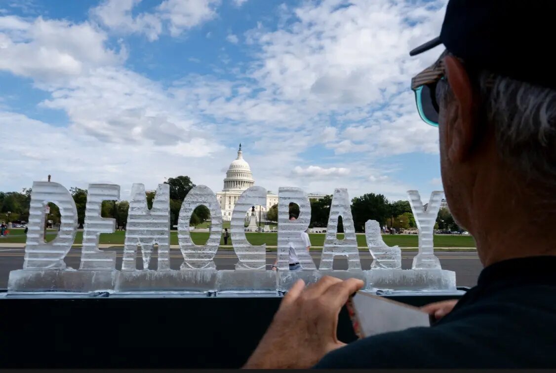 گزارشی تصویری‌تحلیلی از هنر اعتراض در آمریکا ۲۰۲۵/ نه به «ترامپ»؛ حمایت از غزه و فلسطین