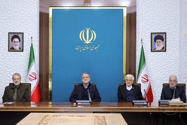 اخبار سیاسی ۱۴دی؛ اجرای وعده پزشکیان برای ۸۰ میلیون ایرانی/تکذیب مرگ «ساغر اعتمادی»