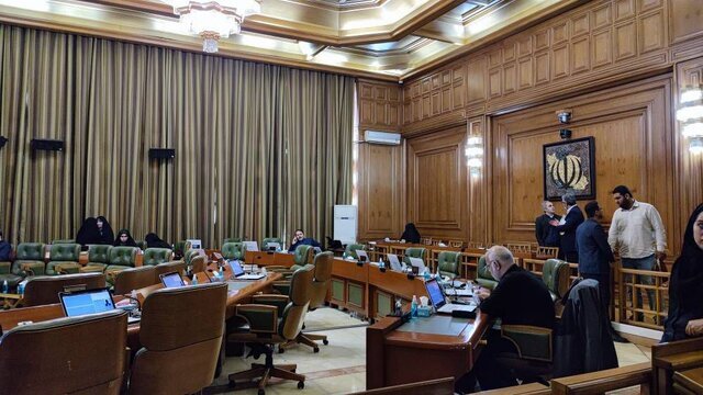 ضرورت اهتمام به نوسازی مجموعه ناوگان تاکسیرانی تهران/ تبلیغات طرح«من شهردارم» ضد تبلیغ است